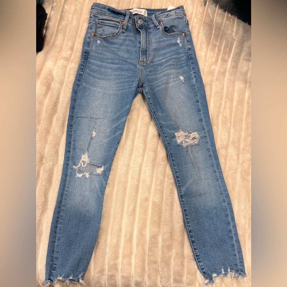 Abercrombie & Fitch Distressed Skinny Jeans